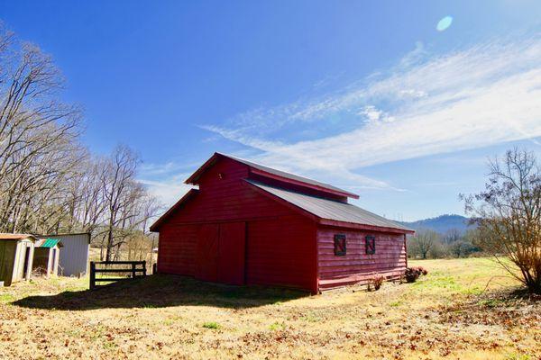 Barn with stables and fenced in area for horses in Cumming