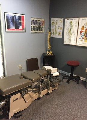 Hi=Lo Adjustment table helps patients with the laying/standing transition.