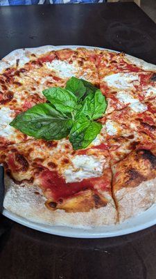 Mozzarella pizza w/ extra basil - yum