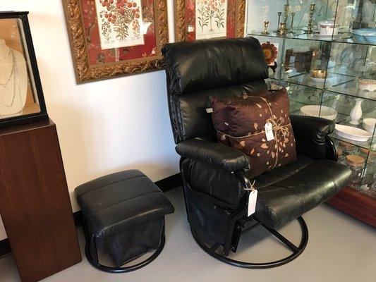 Black chair w/ ottoman