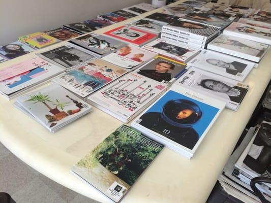 Table full of international bilingual magazines