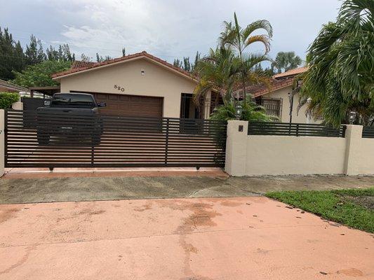 Horizontal Aluminum With Concrete Columns