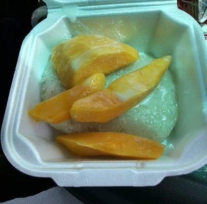 Sticky Rice with fresh Mango topped with Coconut Milk