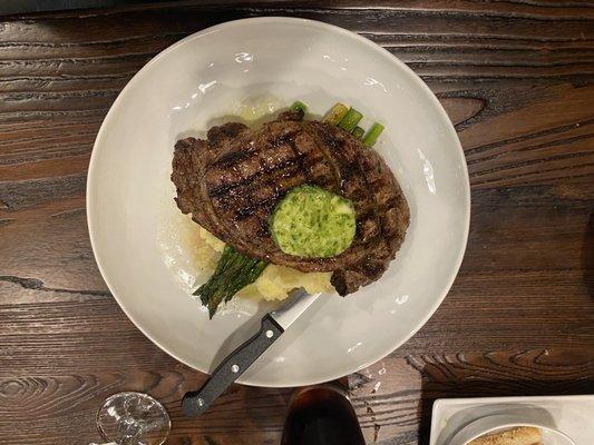 Ribeye with asparagus and mashed potatoes