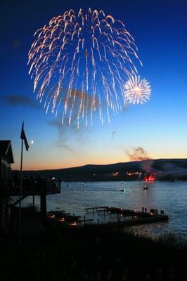 4th of July Firesworks show over the lake