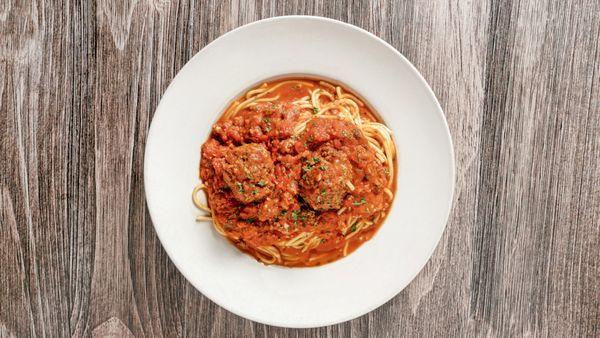 Spaghetti with 2 Meatballs
2 handmade meatballs, spaghetti marinara, Parmesan.