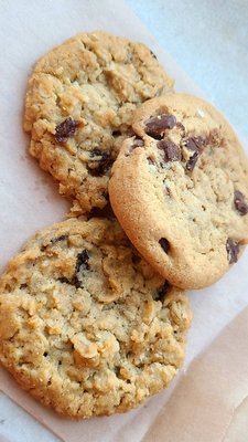 Tollhouse cookie & oatmeal raisin