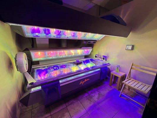 Ultra Open Sun 1050 UV Tanning Room