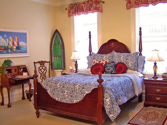 The Headley Room has a queen bed and ensuite bath.