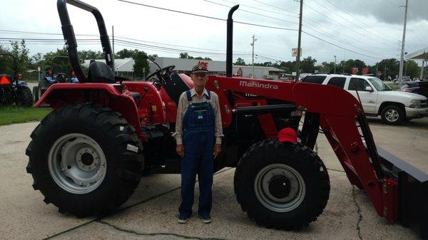 98 Year old World War 2 Veteran Mr. Doyt loved his Mahindra Tractor