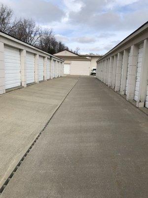 One row of storage units