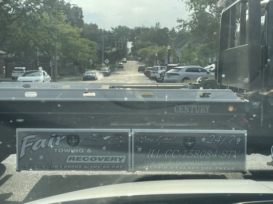 The truck blocking Station Street while he was on Hough Rd in Barrington, IL