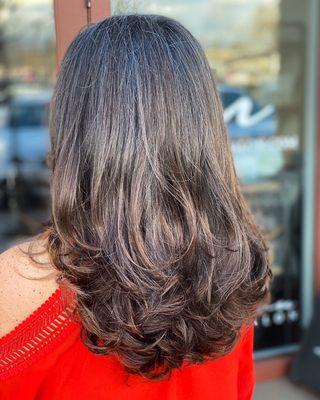 Medium to short layers with a pin and set blowout