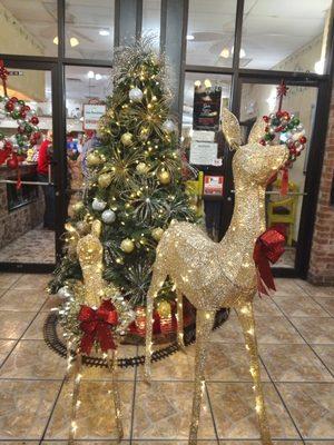 Reindeer & Christmas Tree -