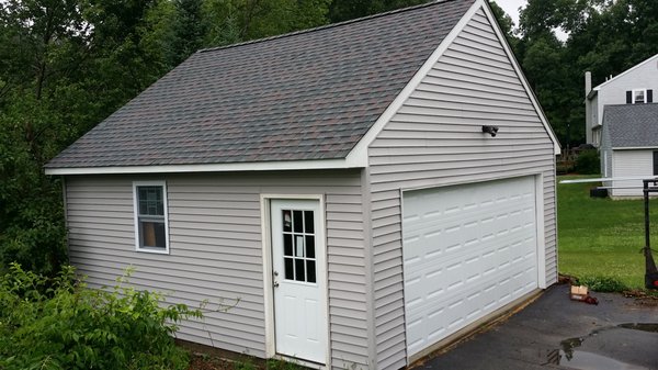 Small detached garage in Hudson, NH