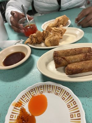 Crab  ragoons, Egg Roll (3) & sauce