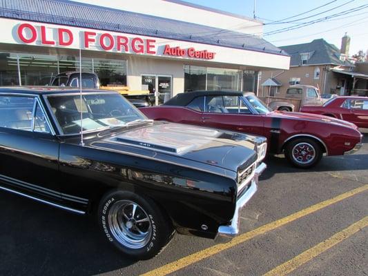 Old Forge Motorcars - '68  GTX and '68 Olds 442 out front