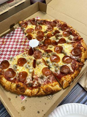 XL Pepperoni Pizza w/ Sausage