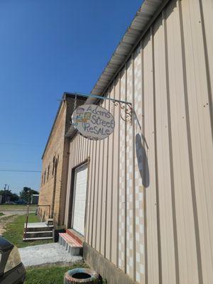 Our sign
15145 adams street
Lytle texas, 78052
Share the building with Della's Resale