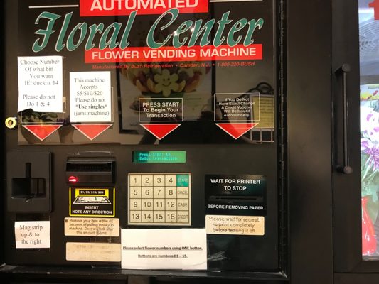 I think it is so darn cool that they have a flower VENDING machine!!!!    Have you ever seen anything like this?!?!