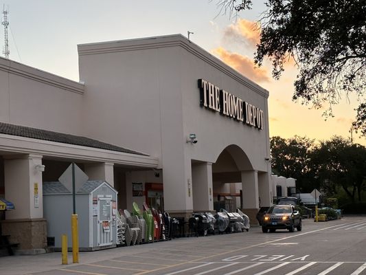 Home Depot storefront