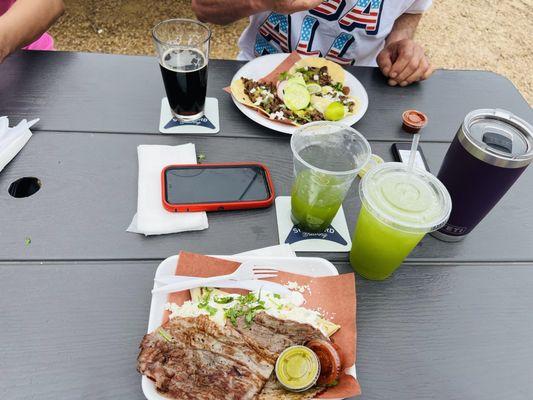 Tételas con cecina y tacos de fajita con tortillas recién hechas a mano