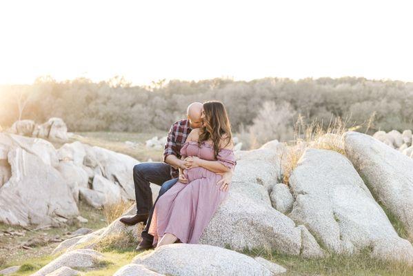 Maternity photoshoot at Folsom Lake