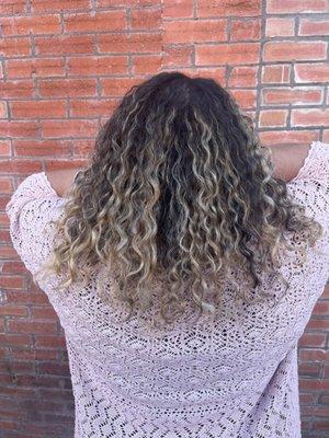 Curly balayage