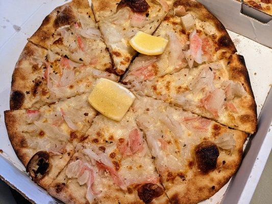 The thinly sliced garlic and floral lemon fragrance complemented the delicate, sweet taste of crab. The crust was pretty awesome, as well.