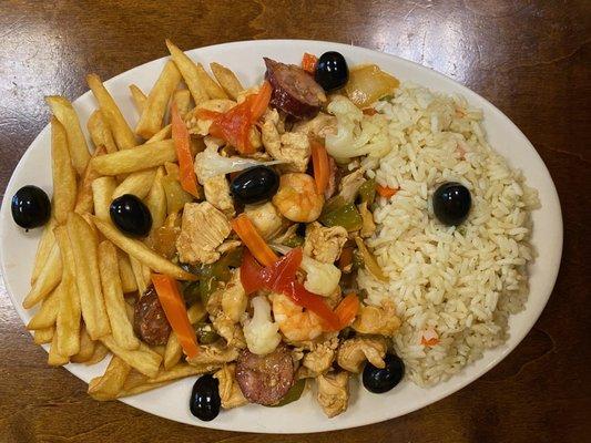 Chicken Cubes with Shrimp (Picadinho de Frango)