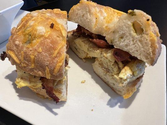 bacon & egg bagel sandwich