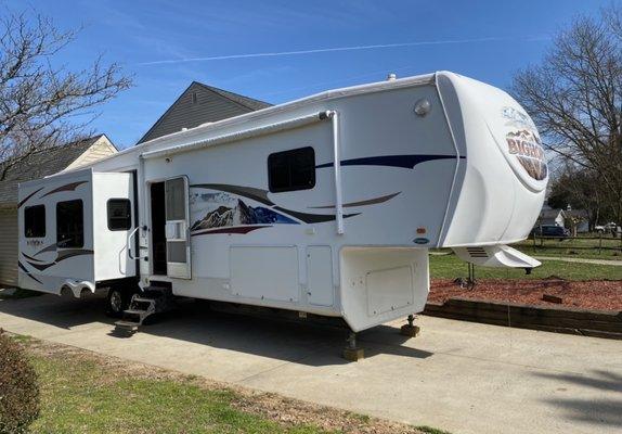 A fifth wheel that needed a new floor