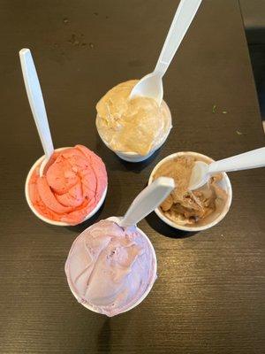 Ice creams: fresa leache, taro, cookies and cream, and mazapan