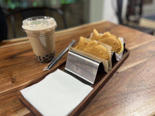 Hokkaido milk tea with boba and Taiyaki - Nutella | cinnamon sugar high