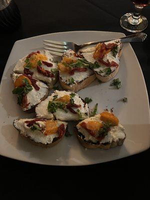 Yellow tomato roasted bruschetta