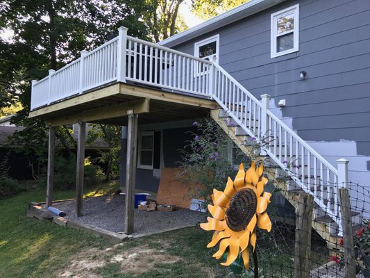 TREX deck with a Transcends railing.