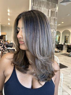 Lived-in Balayage with a bright money piece, easy grow out!