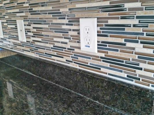 Backsplash and granite counter tops in Kitchen