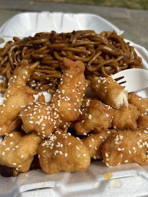 Sesame Chicken House lo mein