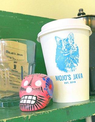 Mojo, the cafe namesake, on one of the cups