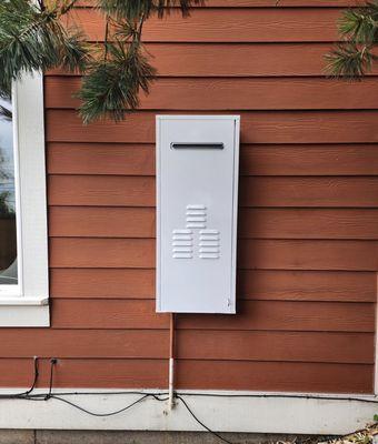 Exterior tankless water heater by Rinnia with tankless cover