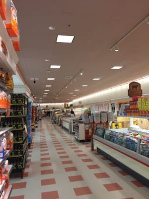 Market Basket of Wilmington -- 260 Main Street / Routes 129 & 38, Wilmington        Interior