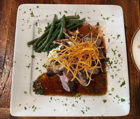 Lamb chops, mashed and green beans