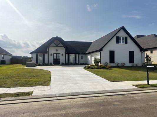 Architectural roof in Flowood, Mississippi installed by Scott roofing