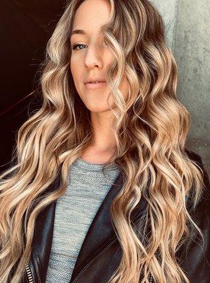 For this beautiful bronde babe we do a blend of balayage techniques and pair it with some hand tied extensions!!