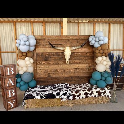 7x7 wooden back drop baby shower setup