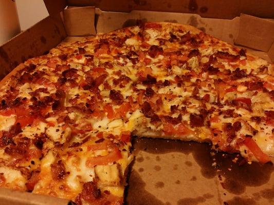 Large chicken bacon ranch pizza