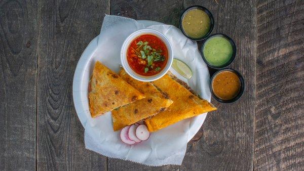 QUESADILLA DE BIRRIA