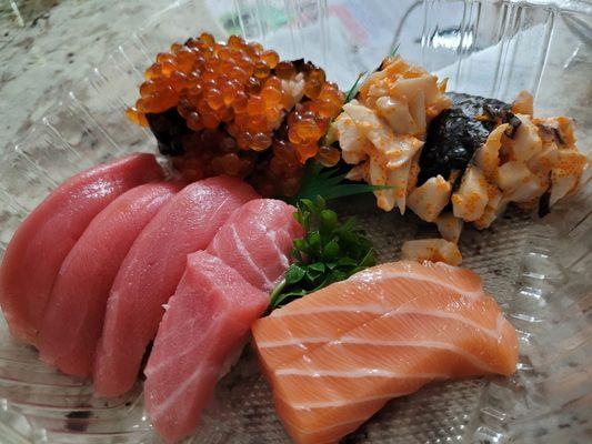 Salmon sashimi, Toro Nigiri, ikura, conch.