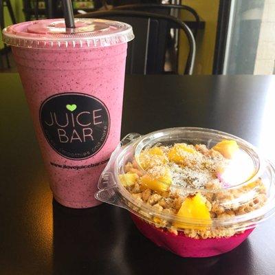 Dragon fruit bowl with Berry Good smoothie